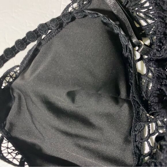 Black Lace scallop crochet Adjustable Straps Bralette Top smocked woman’s M - Picture 7 of 7